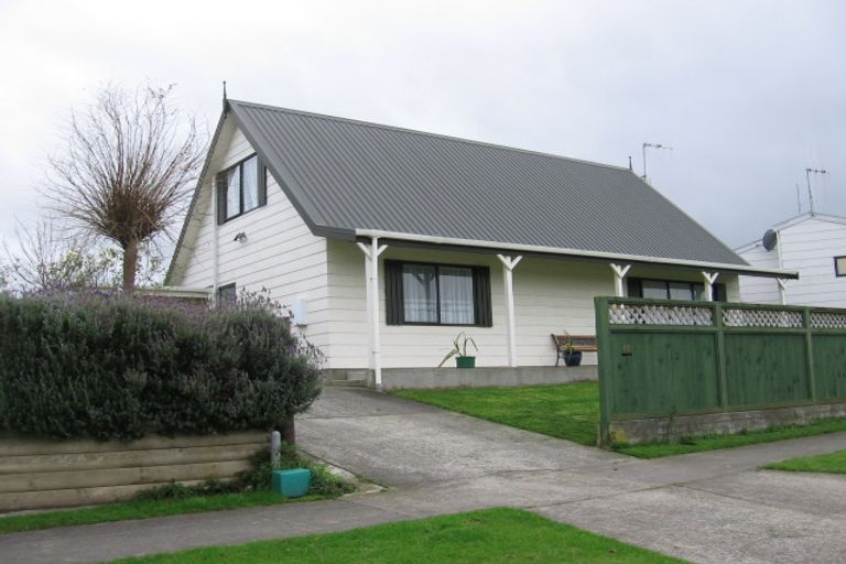 Photo of property in 45 Rhodes Drive, Kelvin Grove, Palmerston North, 4414