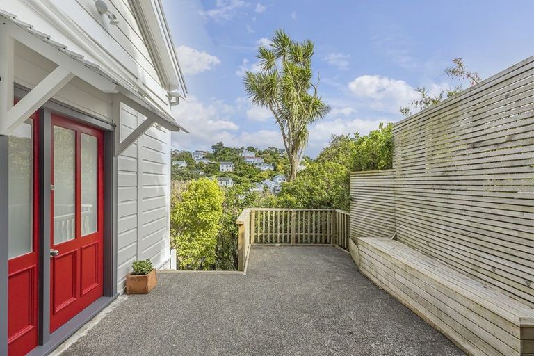 Photo of property in 40 Fairview Crescent, Kelburn, Wellington, 6012