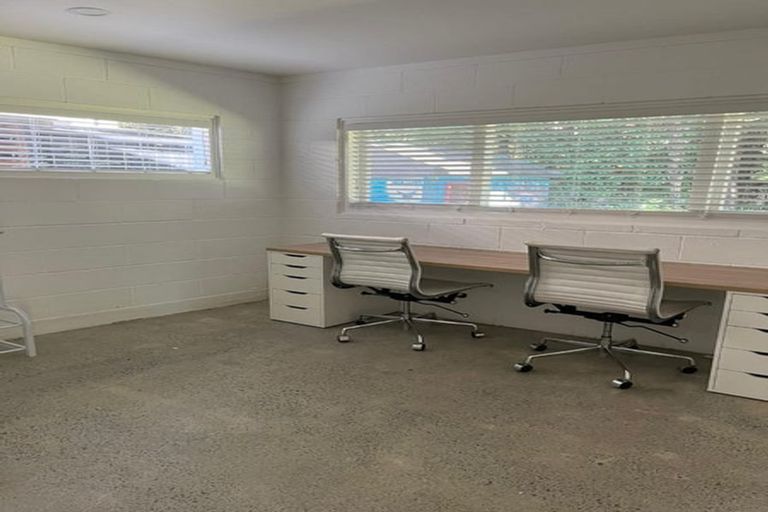 Photo of property in 27 Walpole Avenue, Hillpark, Auckland, 2102