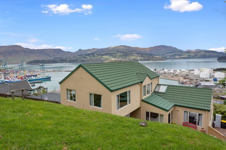 Photo of property in 16 Dudley Road, Lyttelton, 8082