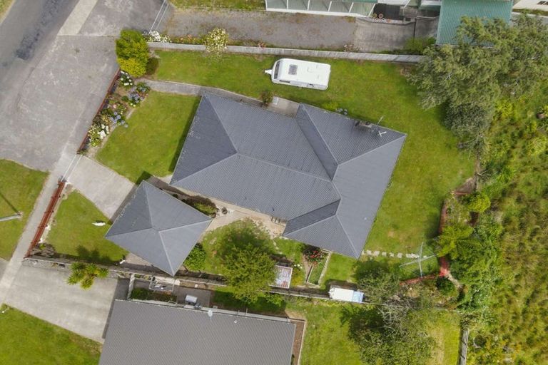 Photo of property in 8 Feltham Street, Hunterville, 4730