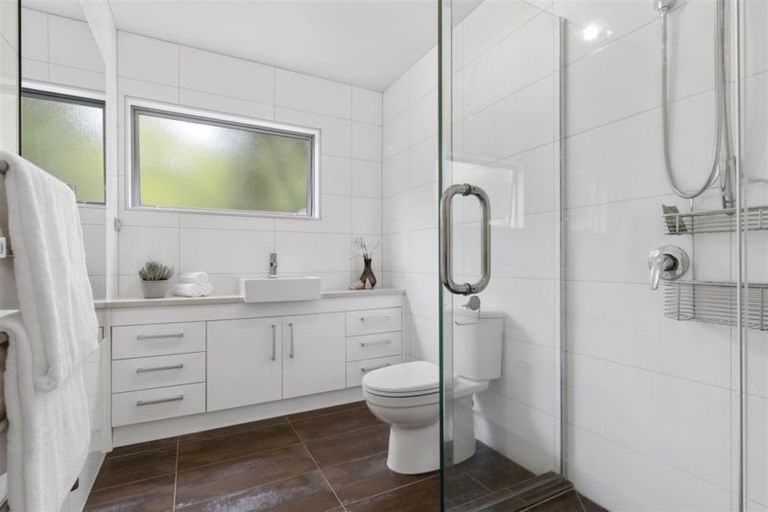 Photo of property in 18 Kahikatea Close, Campbells Bay, Auckland, 0630