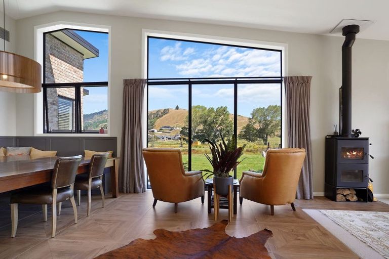 Photo of property in 8 Caro Lane, Cracroft, Christchurch, 8022