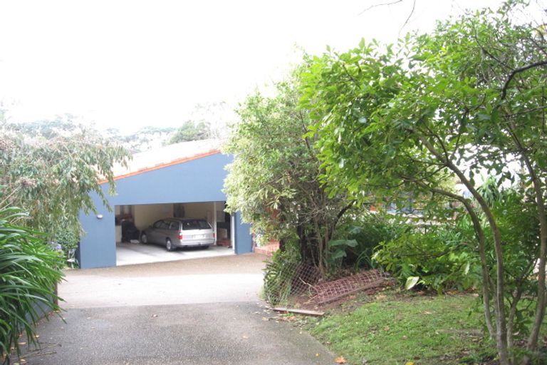 Photo of property in 14 Gibson Place, Mellons Bay, Auckland, 2014