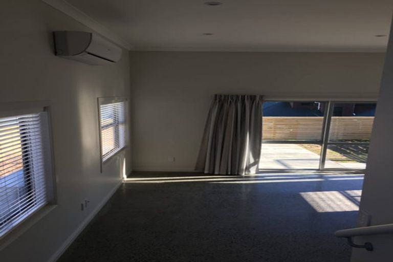 Photo of property in 90 Ashton Fitchett Drive, Brooklyn, Wellington, 6021