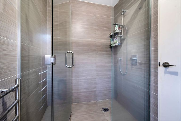 Photo of property in 23 Midhurst Avenue, Henderson, Auckland, 0612