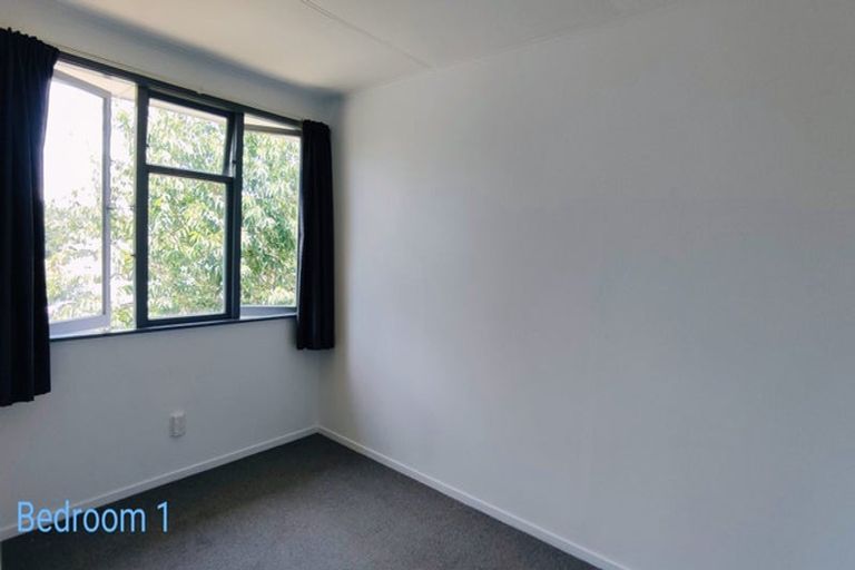 Photo of property in 8 Granby Place, Westown, New Plymouth, 4310