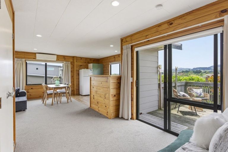 Photo of property in 130 Renown Road, Raumati South, Paraparaumu, 5032