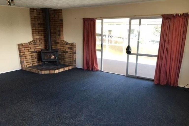 Photo of property in 5 Talavera Place, Te Atatu South, Auckland, 0602