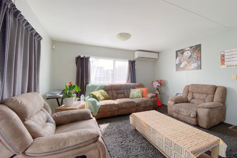 Photo of property in 3/11 Barneys Farm Road, Clendon Park, Auckland, 2103