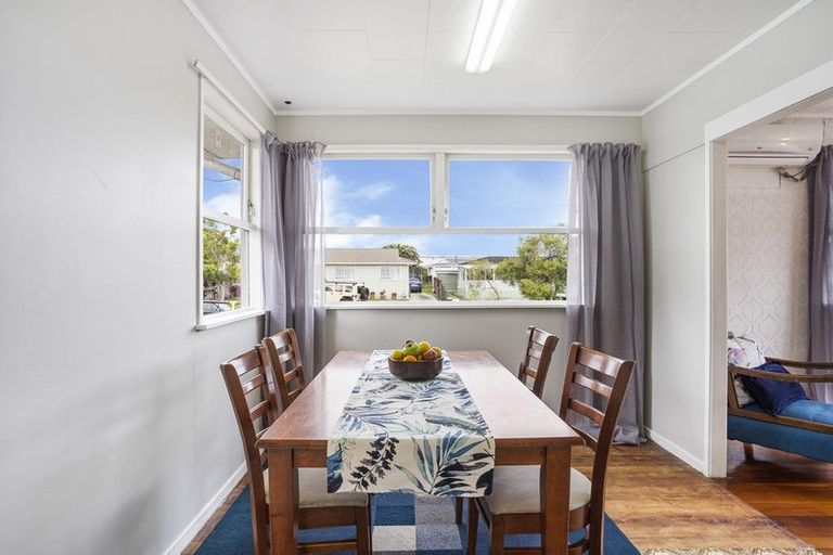 Photo of property in 37 Reelick Avenue, Pakuranga Heights, Auckland, 2010