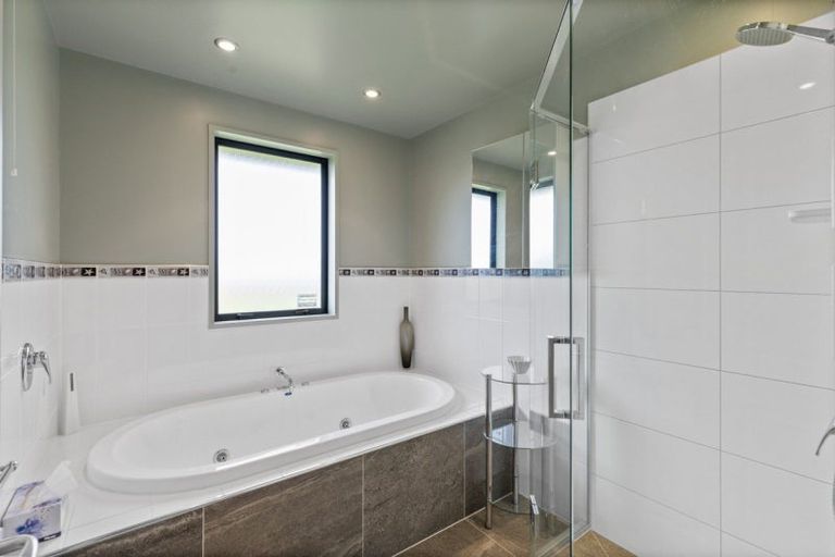 Photo of property in 28 Pukutahi Drive, Te Anau, 9600