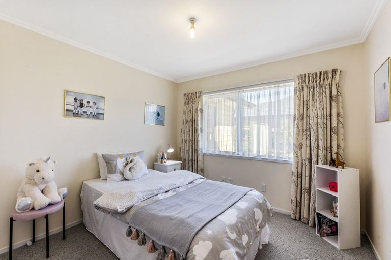 Photo of property in 4 Sunstone Crescent, Brown Owl, Upper Hutt, 5018