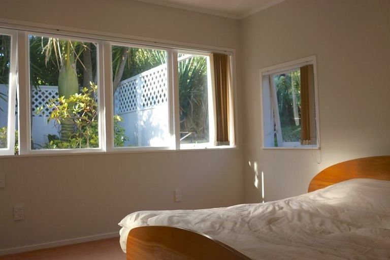 Photo of property in 20 Brunton Place, Glenfield, Auckland, 0629