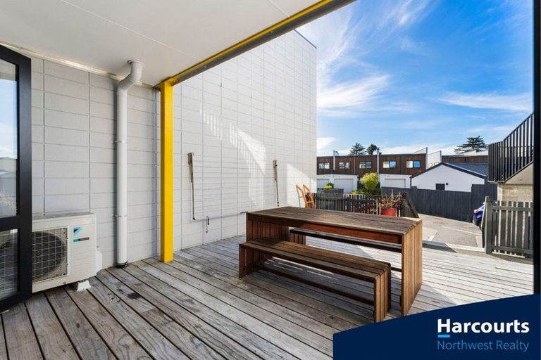 Photo of property in 284 Hobsonville Point Road, Hobsonville, Auckland, 0616