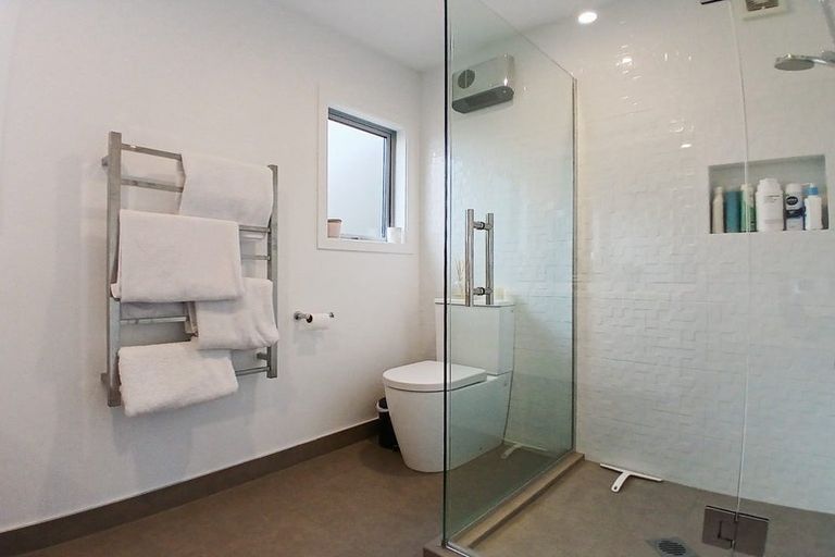 Photo of property in 2/23 Park Road, Glenfield, Auckland, 0629