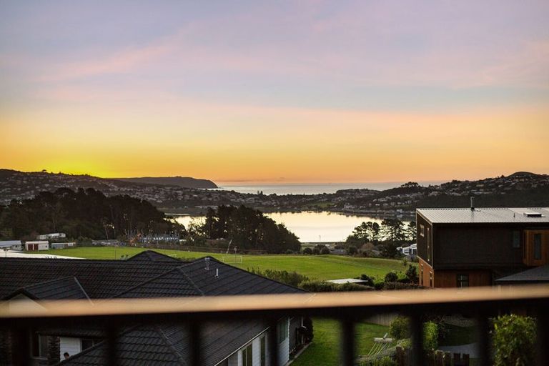 Photo of property in 15 Glenorchy Way, Aotea, Porirua, 5024