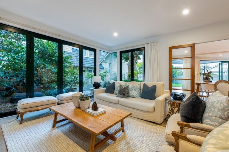 Photo of property in 1/16 Clifton Road, Hauraki, Auckland, 0622