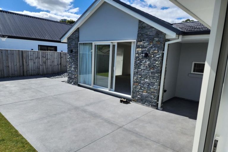 Photo of property in 5 Old Stone Lane, Cracroft, Christchurch, 8022
