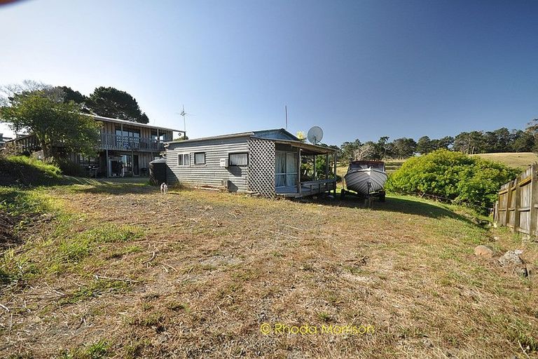 Photo of property in 32 Sandy Beach Road, Tinopai, 0593