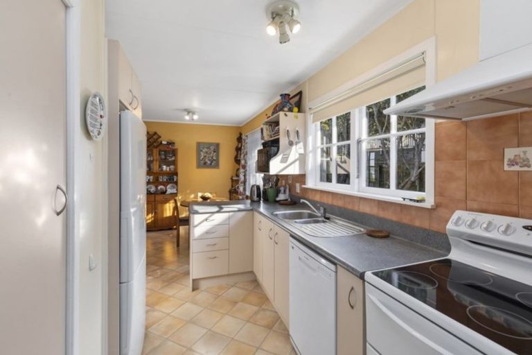 Photo of property in 71 Miromiro Road, Normandale, Lower Hutt, 5010