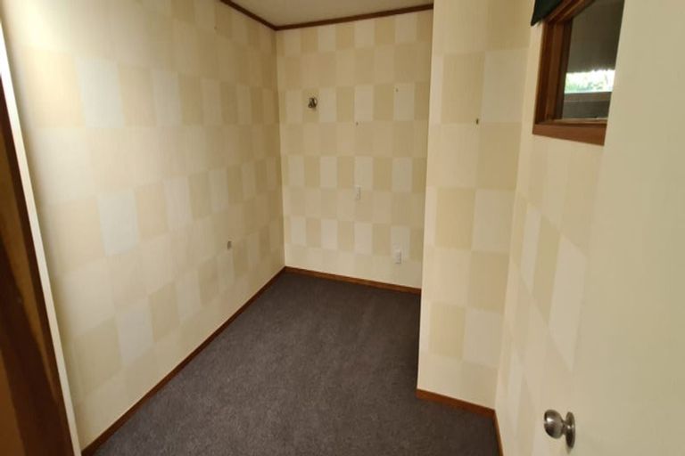 Photo of property in 4 Mahia Place, Kelvin Grove, Palmerston North, 4414