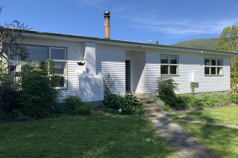 Photo of property in 1355 Queen Charlotte Drive, Linkwater, Picton, 7281