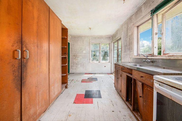 Photo of property in 21 Smythe Road, Henderson, Auckland, 0612