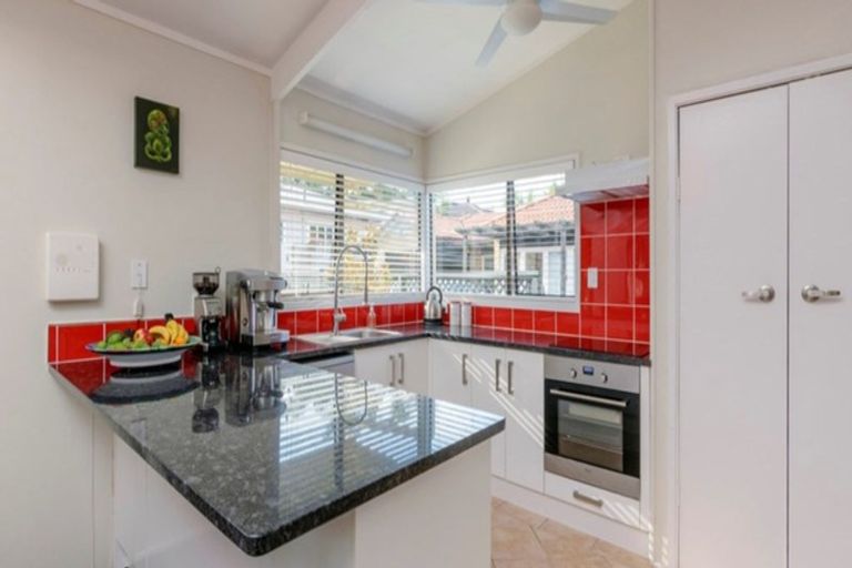 Photo of property in 18a Alberta Street, Point Chevalier, Auckland, 1022