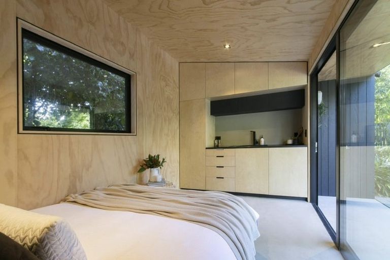 Photo of property in 3 George Avenue, Herald Island, Auckland, 0618