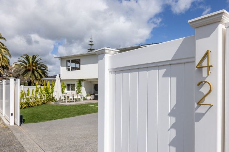 Photo of property in 42 Busby Hill, Havelock North, 4130