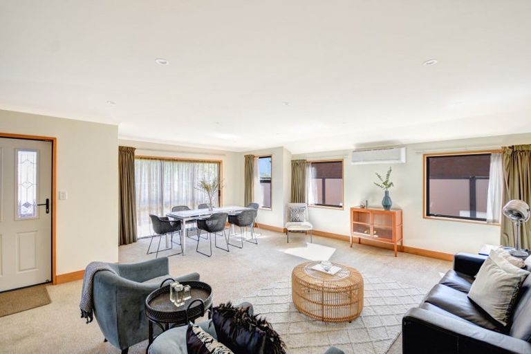 Photo of property in 33 Macandrew Road, South Dunedin, Dunedin, 9012