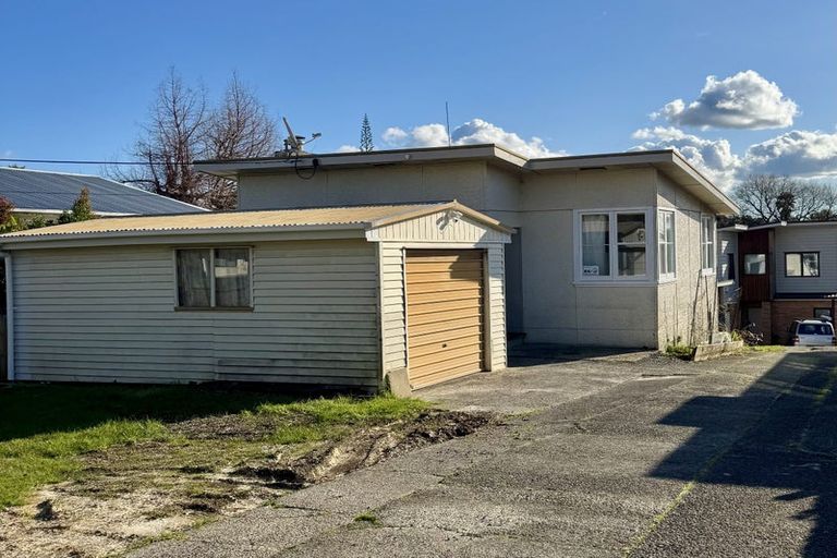 Photo of property in 51 Woodglen Road, Glen Eden, Auckland, 0602