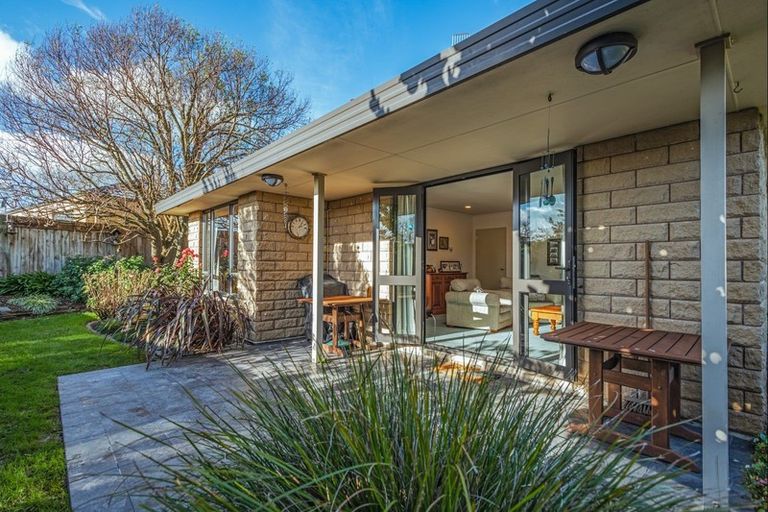 Photo of property in 10 Logan Place, Kelvin Grove, Palmerston North, 4414