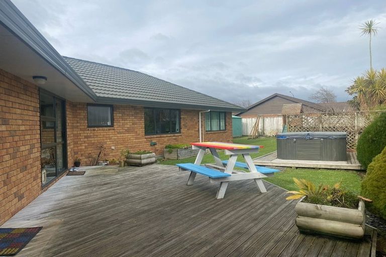 Photo of property in 8 Woodgate Court, Fitzherbert, Palmerston North, 4410