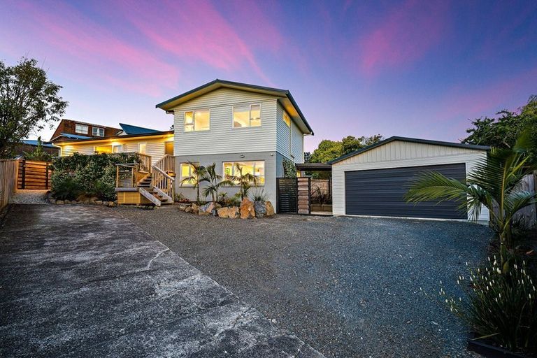 Photo of property in 23 Helleur Road, Massey, Auckland, 0614