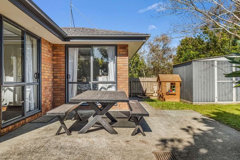 Photo of property in 12 Bella Villa Drive, Waiuku, 2123