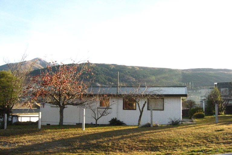 Photo of property in 1 Bay View Road, Kelvin Heights, Queenstown, 9300