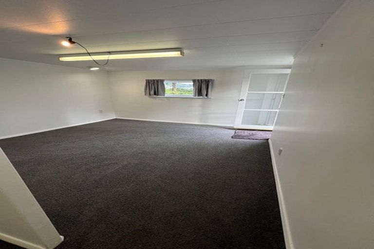 Photo of property in 100 Helston Road, Paparangi, Wellington, 6037
