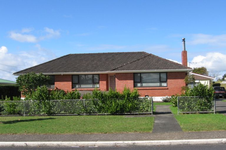 Photo of property in 75 Gloria Avenue, Te Atatu Peninsula, Auckland, 0610