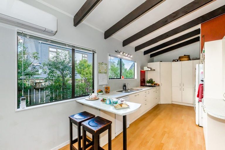 Photo of property in 27 Eruini Street, Waikanae Beach, Waikanae, 5036