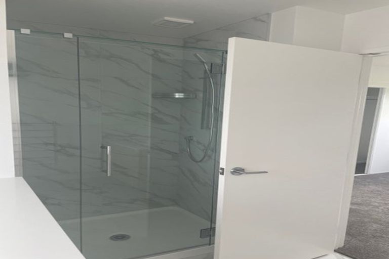 Photo of property in 9/59 Matipo Road, Te Atatu Peninsula, Auckland, 0610