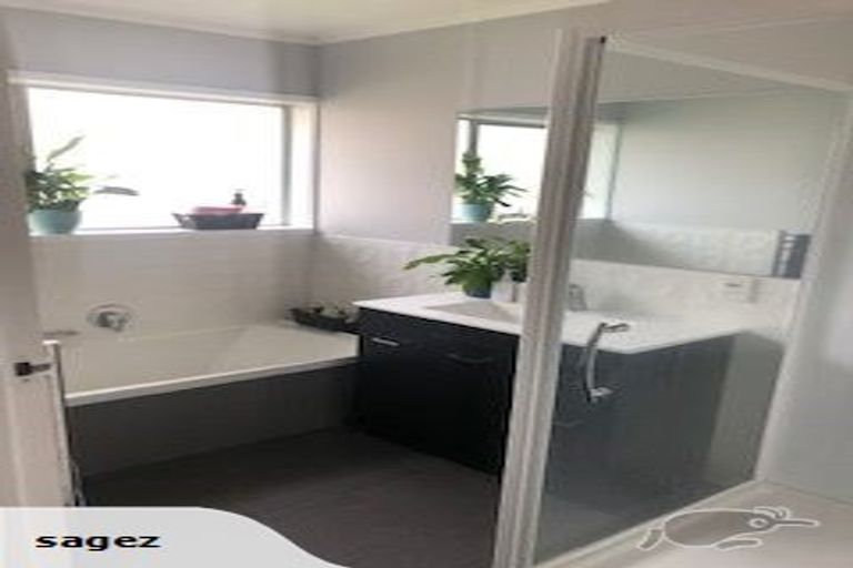 Photo of property in 2/49 Ashdown Place, Pahurehure, Papakura, 2113