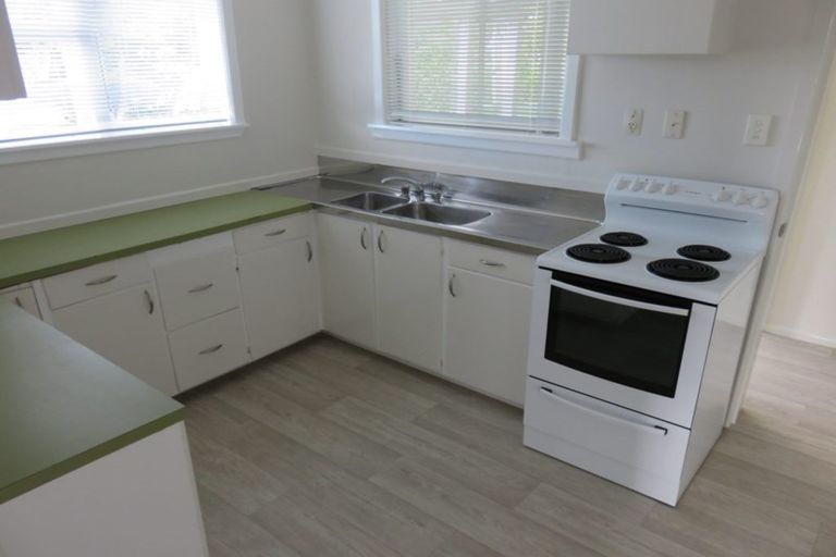 Photo of property in 1/12 Holiday Road, Stanmore Bay, Whangaparaoa, 0932