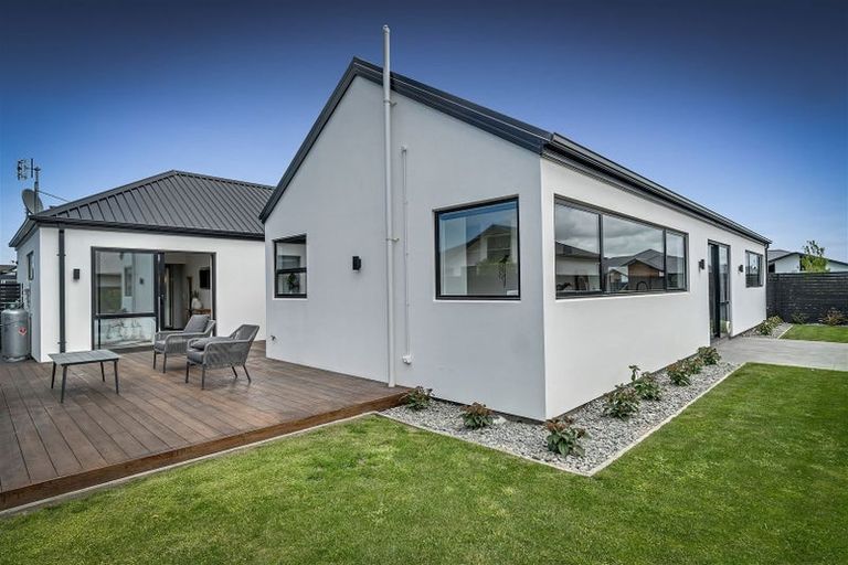 Photo of property in 16 William Deans Drive, Prebbleton, 7604