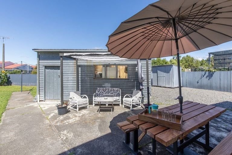Photo of property in 15 Waverley Street, Waipawa, 4210