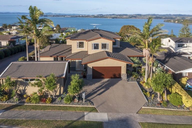 Photo of property in 3 Pounamu Place, Shelly Park, Auckland, 2014