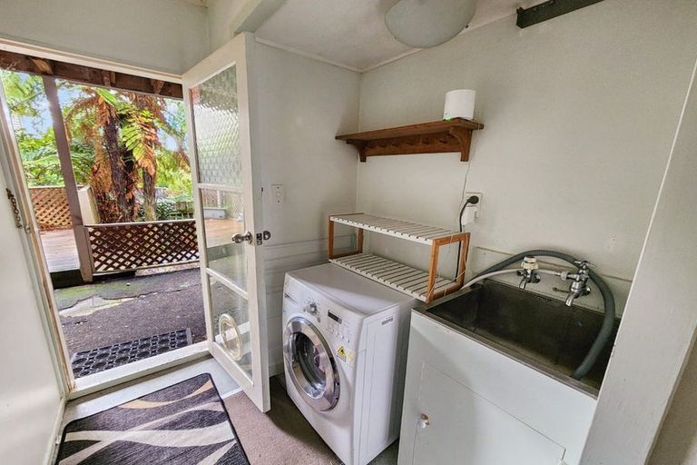 Photo of property in 102 Pinehaven Road, Pinehaven, Upper Hutt, 5019