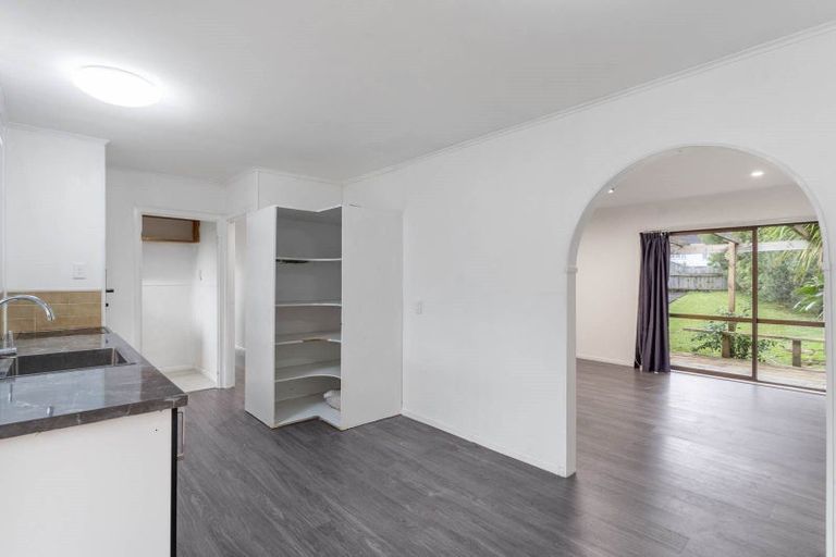 Photo of property in 6 Serjeant Street, Henderson, Auckland, 0612