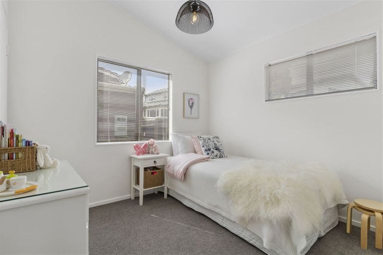 Photo of property in 2/8 Wattle Street, New Lynn, Auckland, 0600